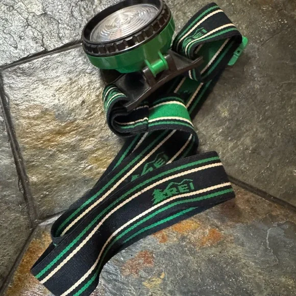 REI VTG Lamp For camping, hiking etc..batteries not included - Picture 6 of 8